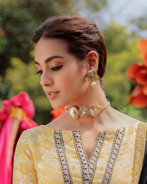 CHOKER NECKLACE - Golden.