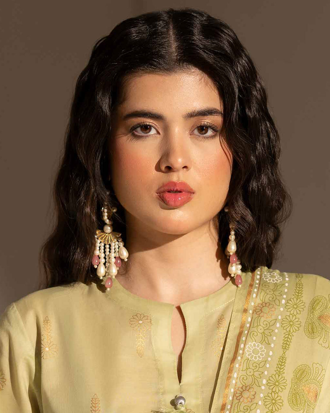 CHANDELIER EARRINGS - Multi
