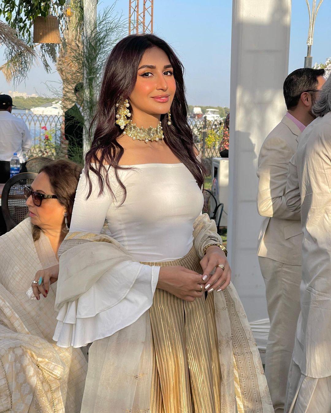 2 PIECE JEWLEY SET - Golden.